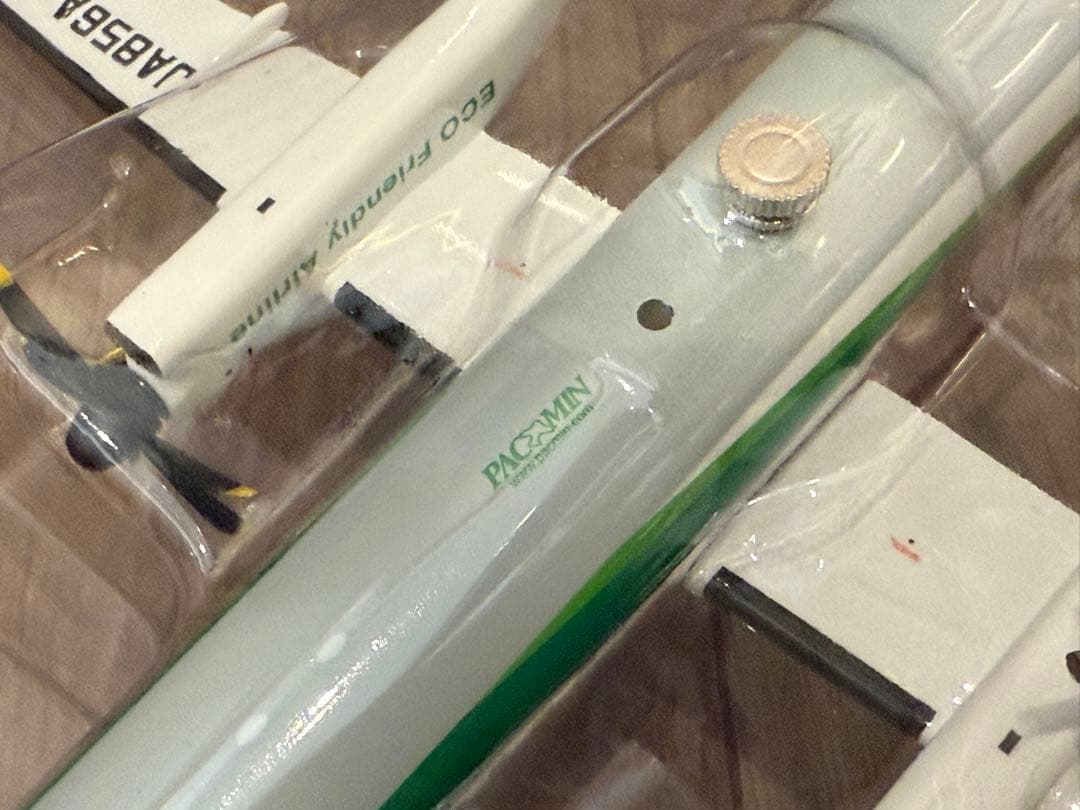 メ*4様 激レア！！掘り出し品ANA WINGS DHC8-Q400 1/100