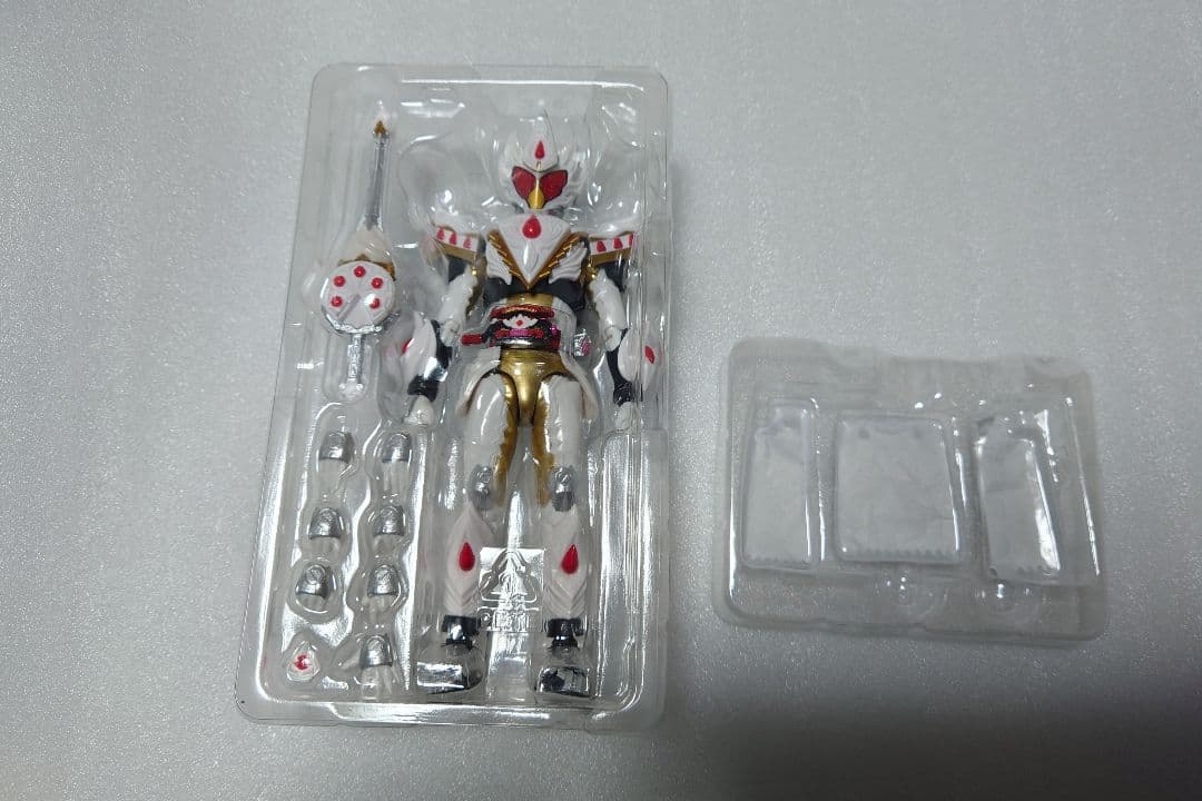 S.H.Figuarts 仮面ライダーガヴ ケーキングフォーム【開封品】