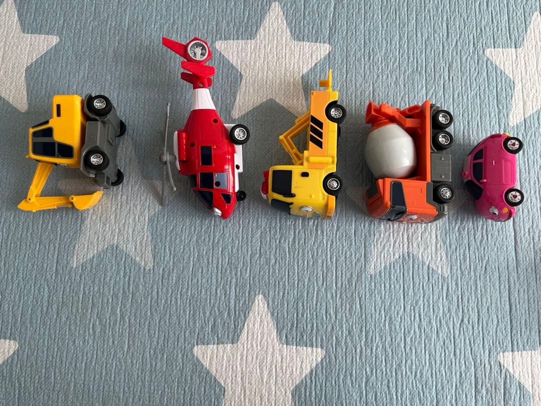 ちびっこバス　タヨ　仲間達　アリス　パット　ハート　スピーディー　ポコ　クリス