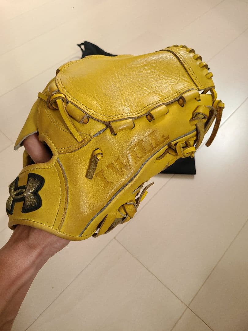 Under Armour TWLT 野球グローブ イエロー
