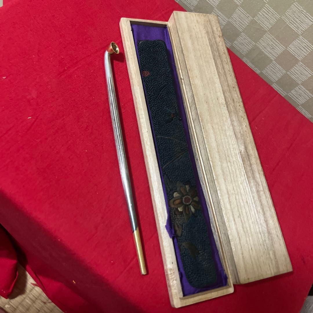 時代金工 在銘 金口火皿 K22刻印銀彫金 竹林図彫 キセル 更紗煙管袋付