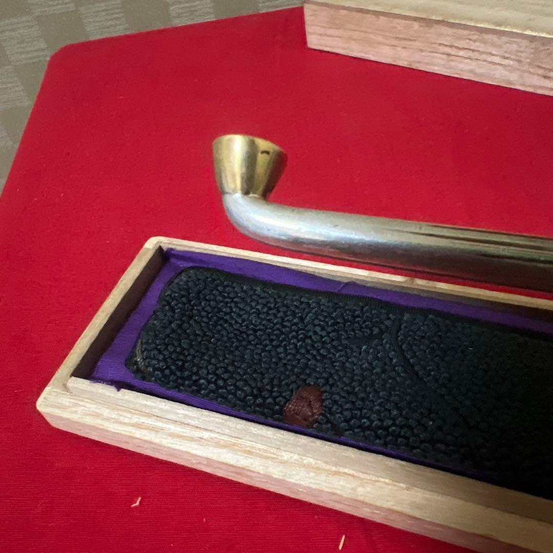 時代金工 在銘 金口火皿 K22刻印銀彫金 竹林図彫 キセル 更紗煙管袋付