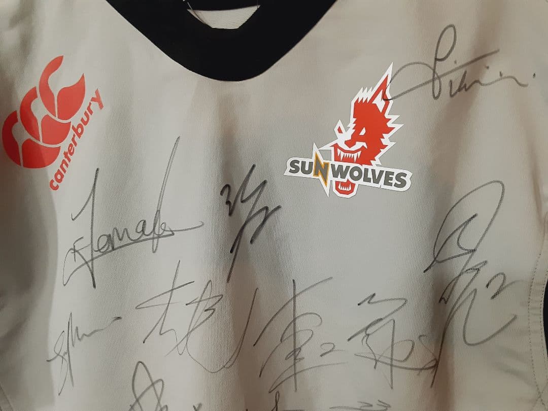 新品未使用 サンウルブズ 選手サイン入り プルオーバー 支給品 ラグビー