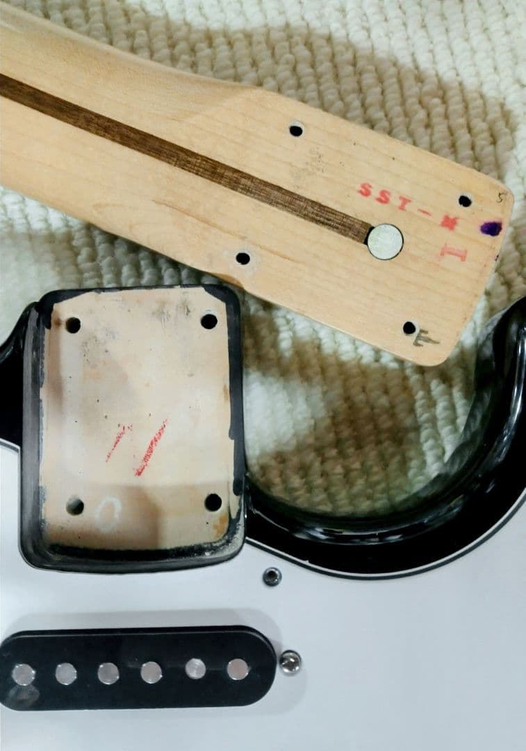 ♪Squier 「Silver Series ストラト」Mシリアル、♪フジゲン製