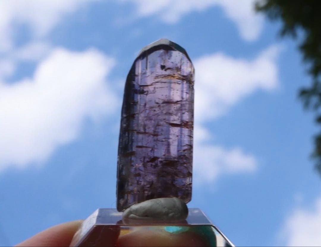 (25808) タンザニア産 非加熱 タンザナイト 鉱物標本 原石