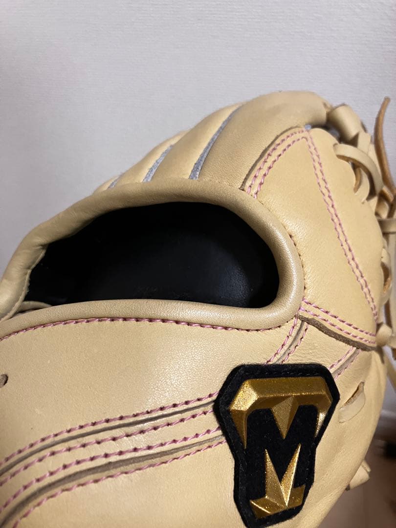 美品　ミツワタイガー軟式グローブ ベージュ