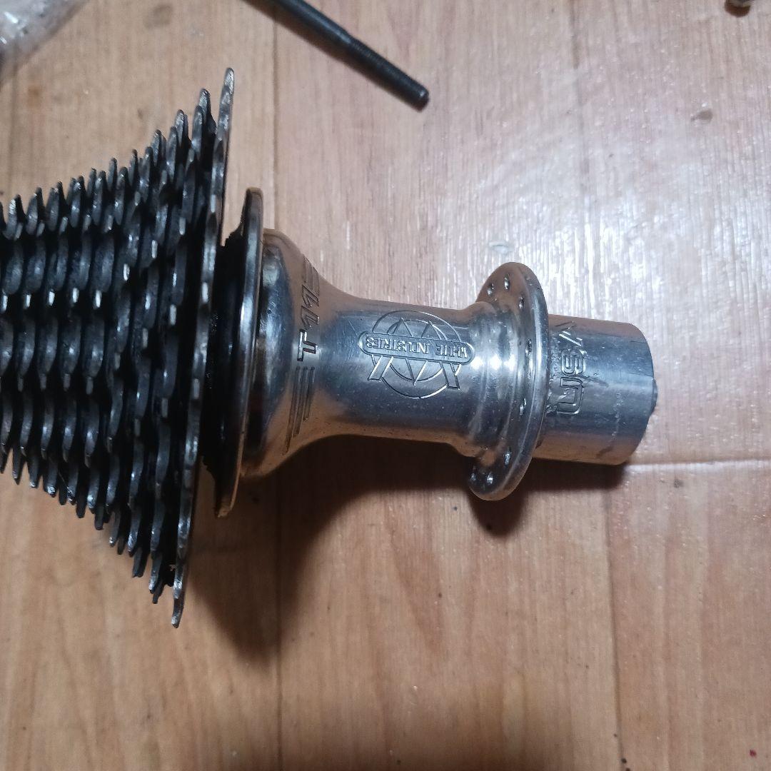 White Industries T11リアハブ 24H 130mm幅