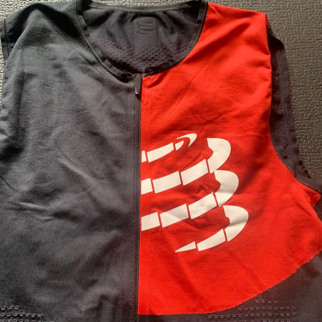 【美品】COMPRESSPORT ノースリーブ トレイルランニングシャツ