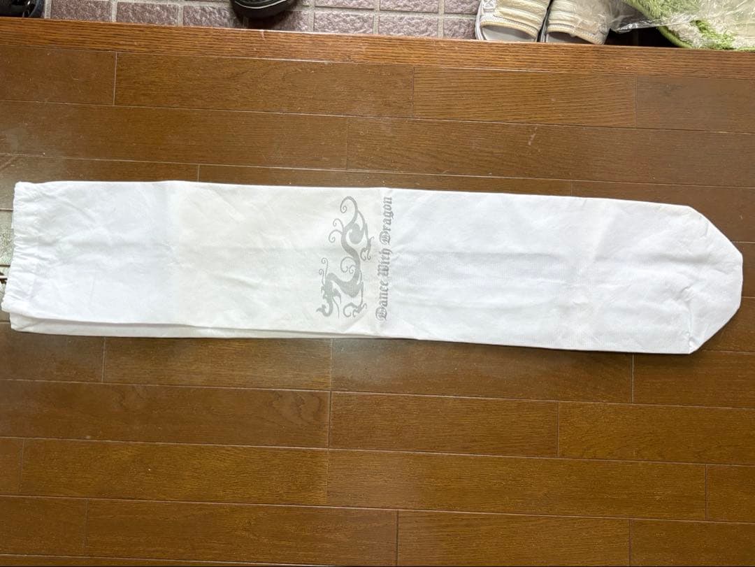 ダンスウィズドラゴン　セルフスタンドバック 最終値引き　早い者勝ち