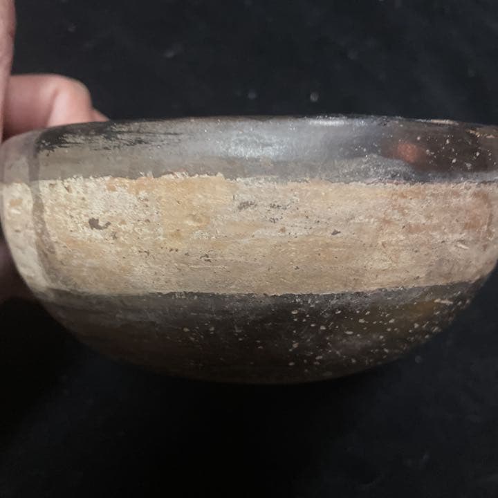 ペルー　地上絵のナスカの土中から発掘された土器です