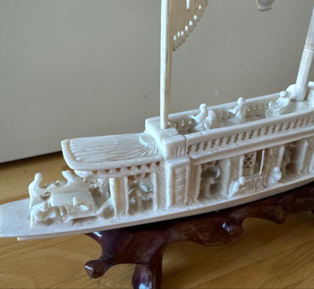 象牙風　彫り物船