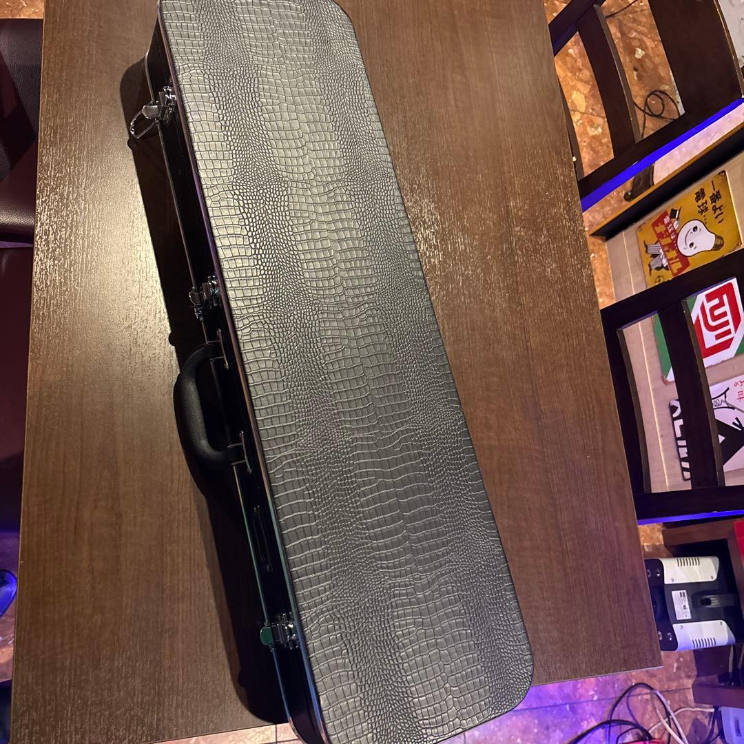 三線　本革　沖縄三味線　ハードケース、バチ付き