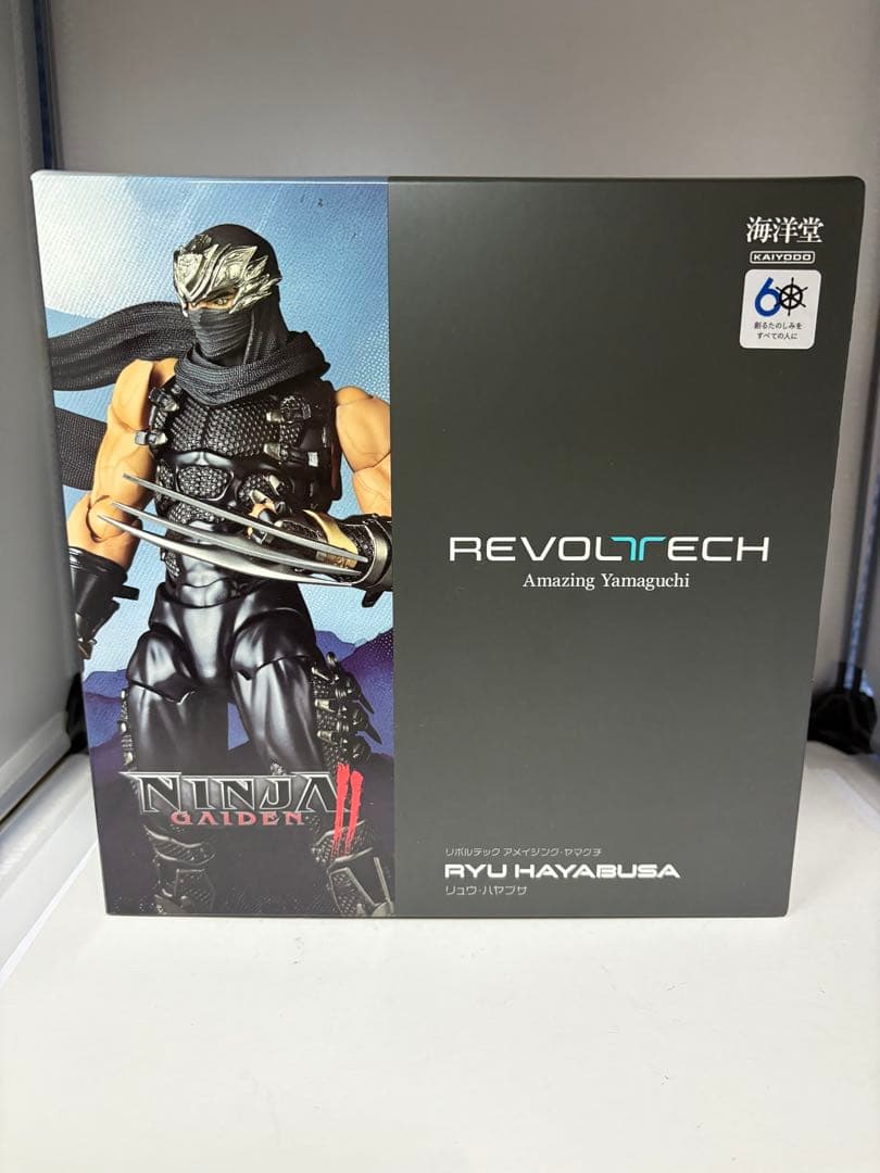 海洋堂 リボルテック アメイジング・ヤマグチ リュウ・ハヤブサ　布製マフラー付き