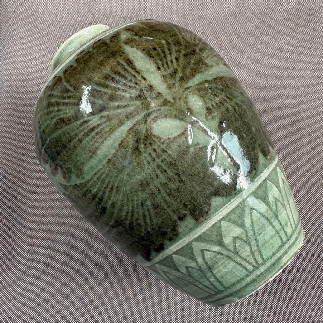 韓国青磁の花瓶　韓国の工芸品 花器　約15.5㎝