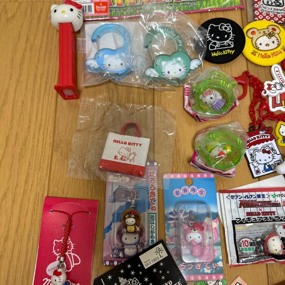 サンリオ ご当地キティ ストラップ タオル カプセルトイ フィギュア USJ