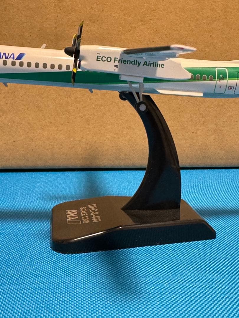 航空機・ヘリコプター ANA DHC-8-400 Eco Bon 1:200 JA56A