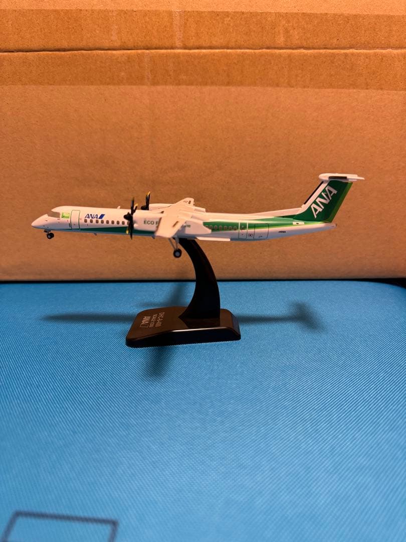 航空機・ヘリコプター ANA DHC-8-400 Eco Bon 1:200 JA56A
