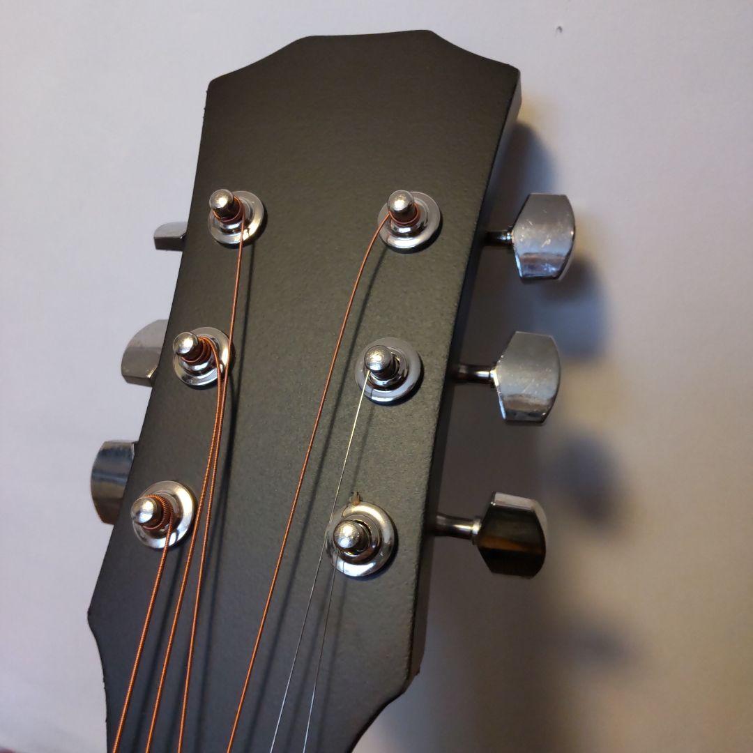 (新品)格安！カッタウェイデザインの、アコースティックギター、ストラップ、弦付