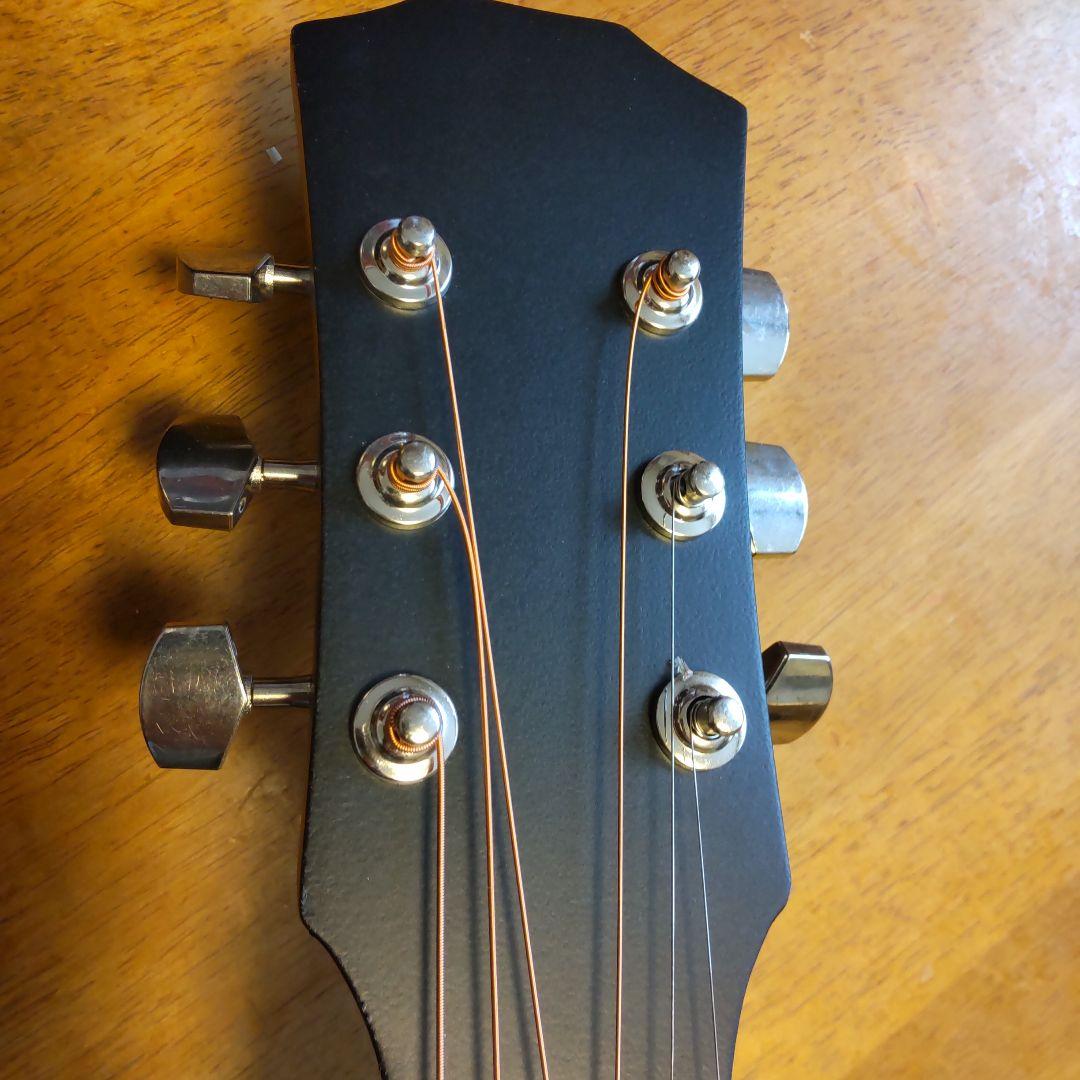 (新品)格安！カッタウェイデザインの、アコースティックギター、ストラップ、弦付