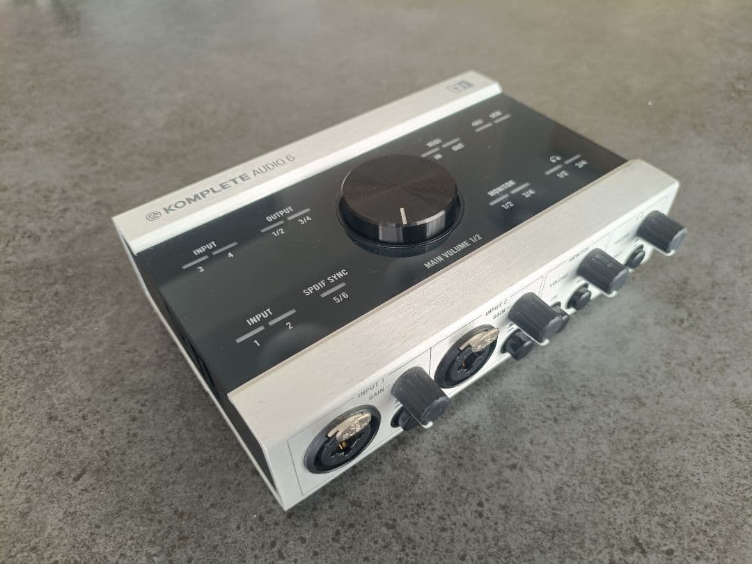 KOMPLETE AUDIO 6【フォーンケーブル付】