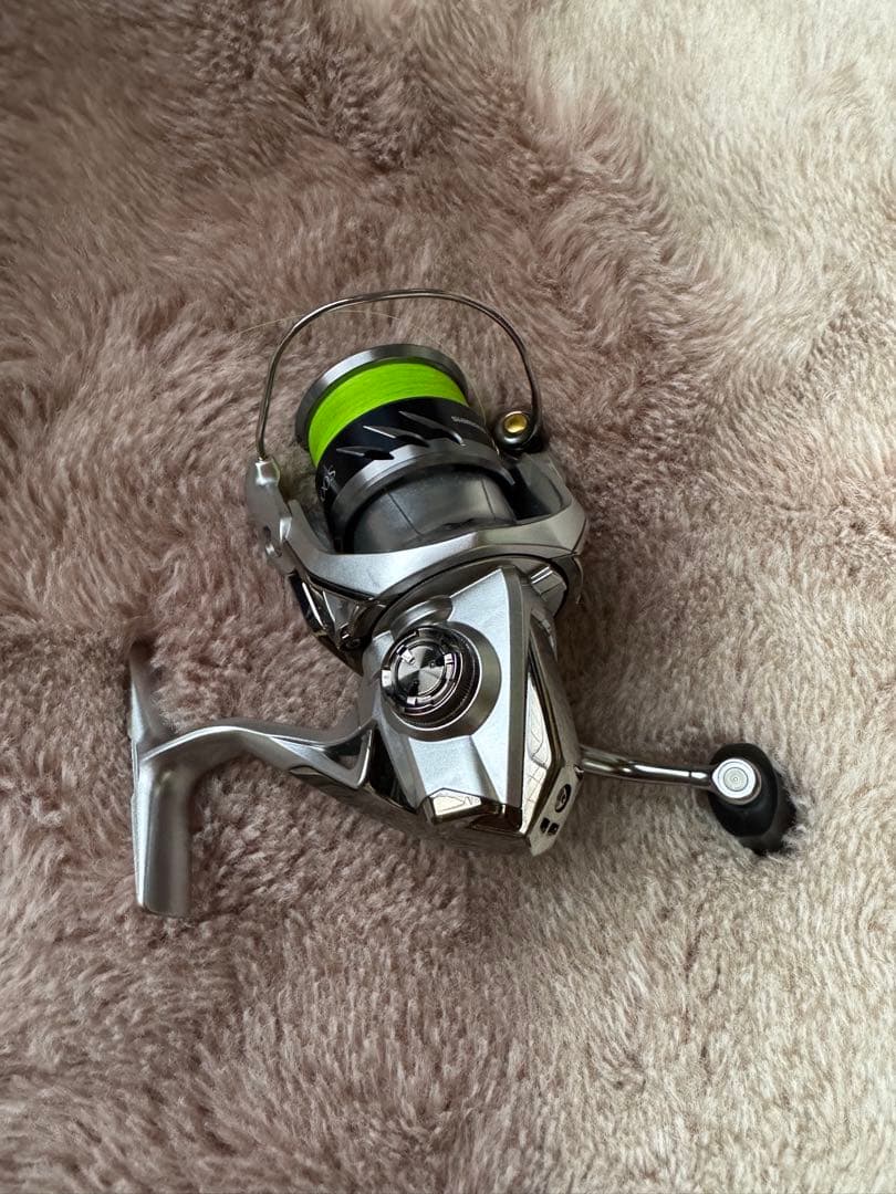 SHIMANO STRADIC 1000S スピニングリール