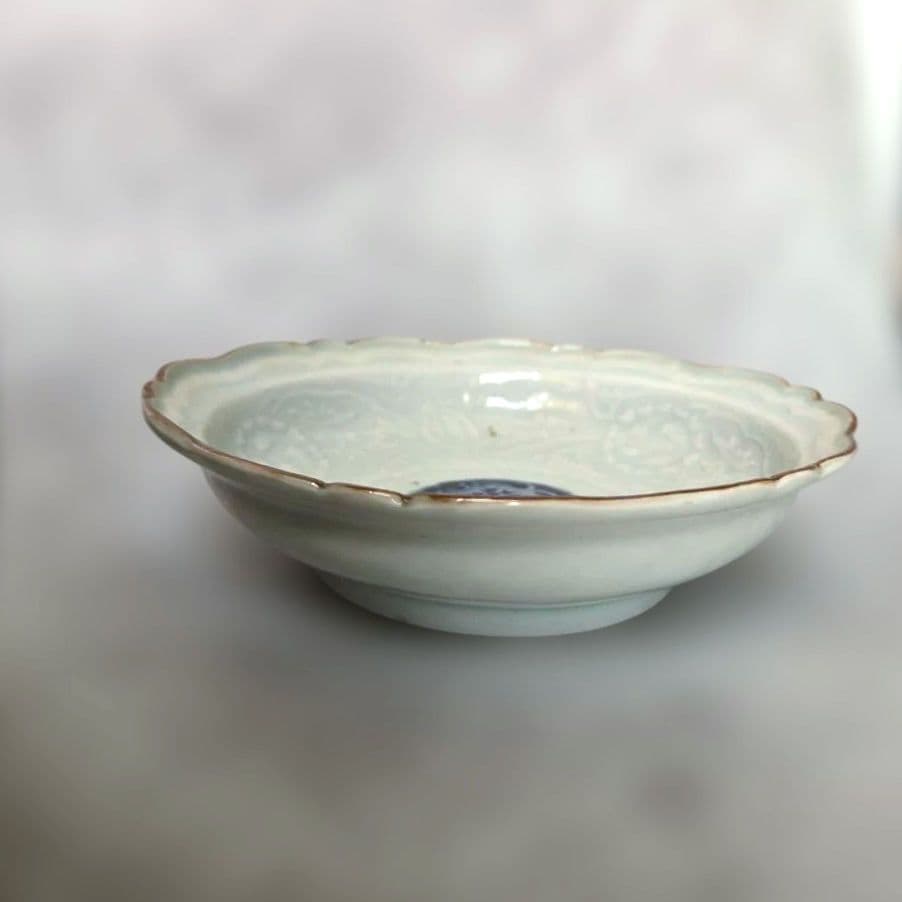 古伊万里　染付　陽刻　深皿　江戸時代　アラベスク　金直し　金継ぎ　骨董　和骨董