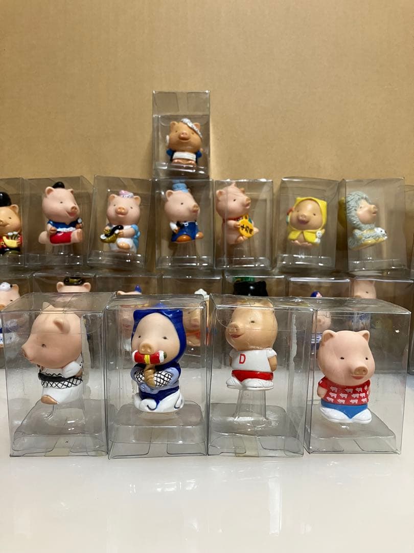 drugstore’s 豚さんフィギュア指人形コレクション　44種