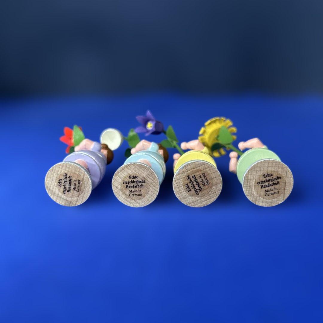 ドイツ製　木製人形　エルツ地方　ザイフェン お花を持つ女の子