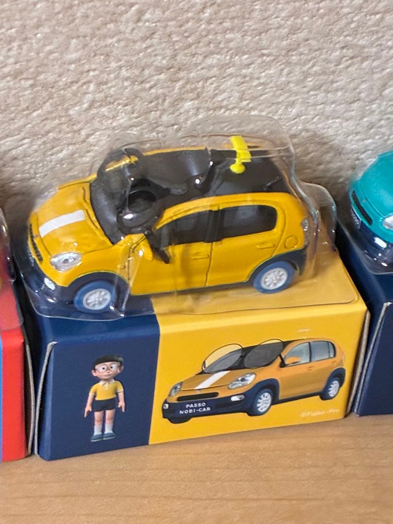 ドラえもん　ミニカー　パッソ　PASSO TOYOTOWN トヨタTOYOTA