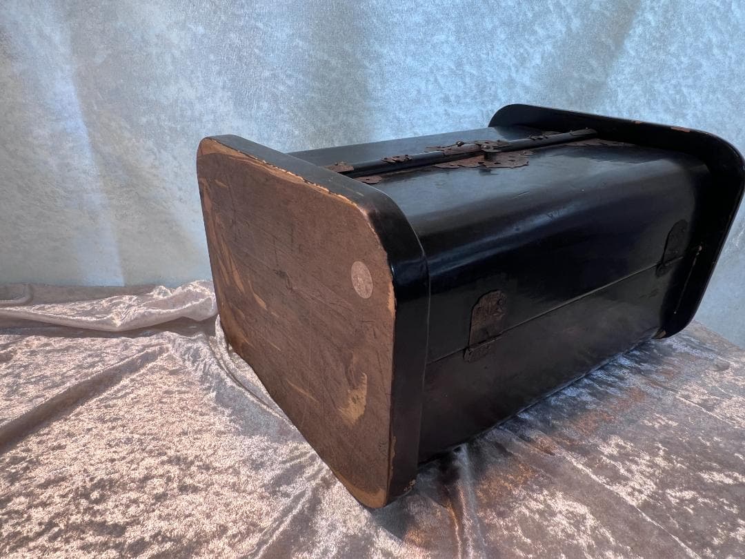 厨子　とても古いです