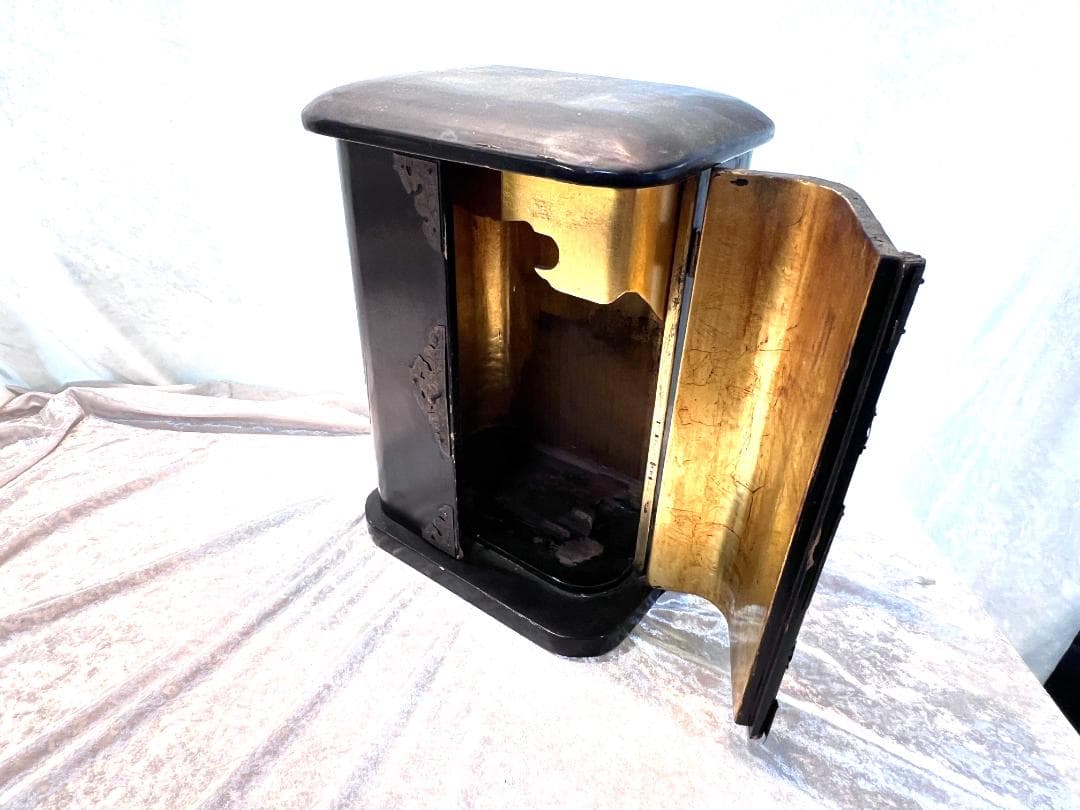 厨子　とても古いです