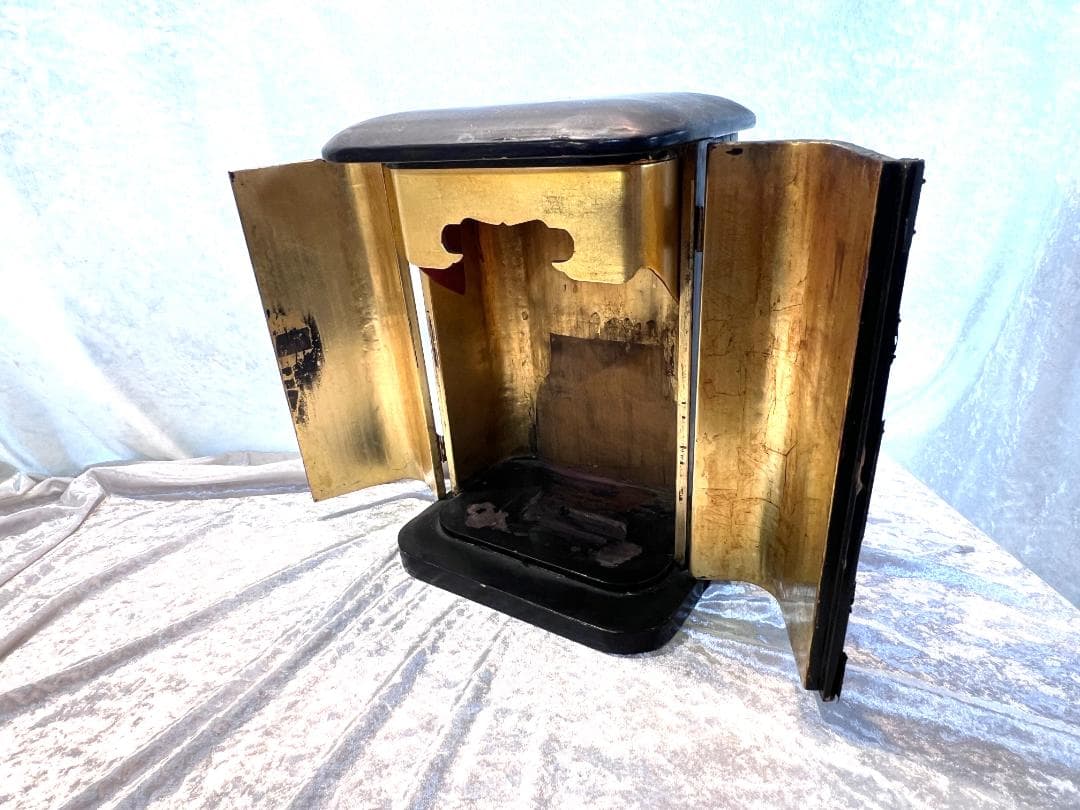 厨子　とても古いです