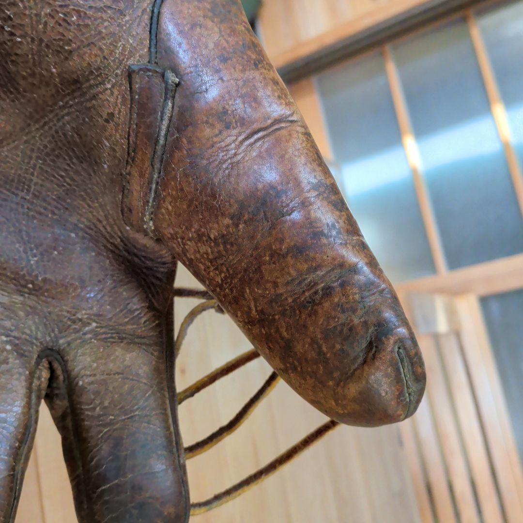 古い野球グローブ