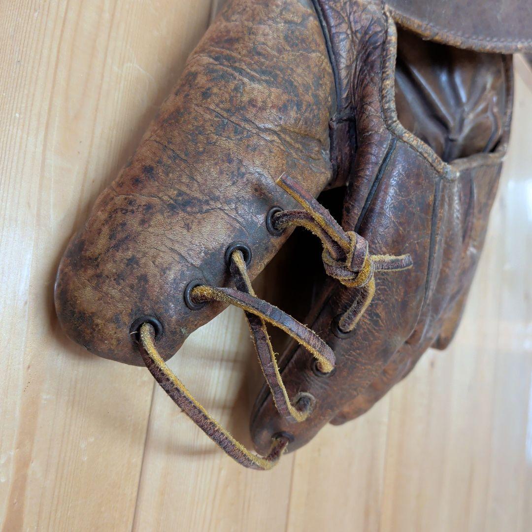 古い野球グローブ