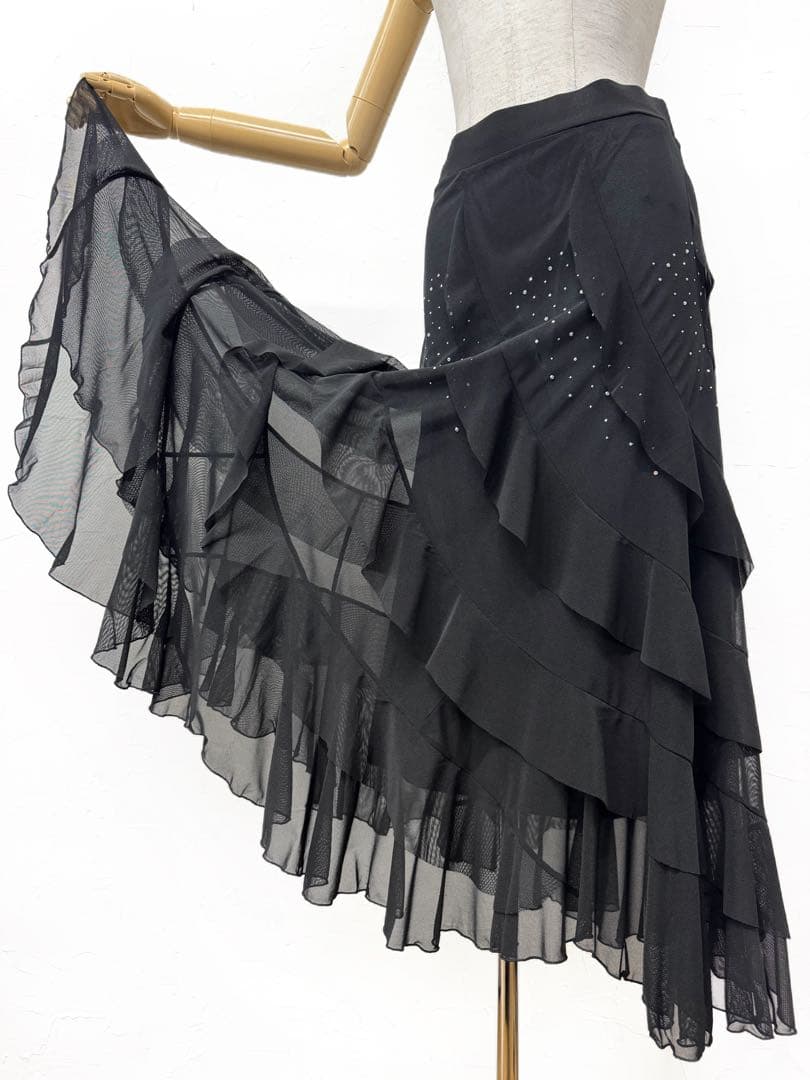 華やか✨ 新品　社交ダンス スカート 黒 ７段フリル ラインストーン付ｍ273
