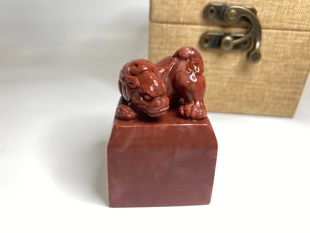 112 寿山石　印材　朱砂　 瑞獣　手彫り　紅石　大印面　篆刻　日展　雅号　箱付