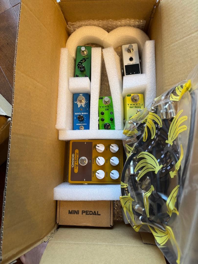 ギターエフェクター　お得なセット（7つのエフェクターセット、パッチケーブル付)
