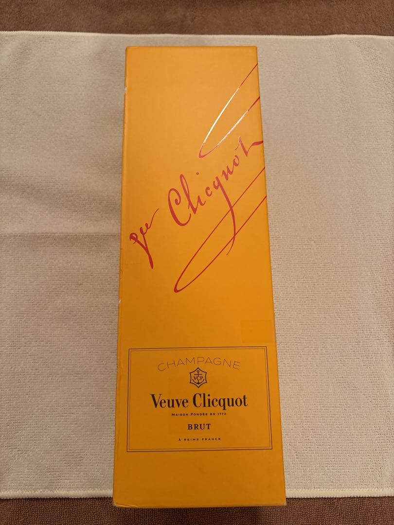ヴーヴグリコ 750ml Veuve Clicquot Brut シャンパン
