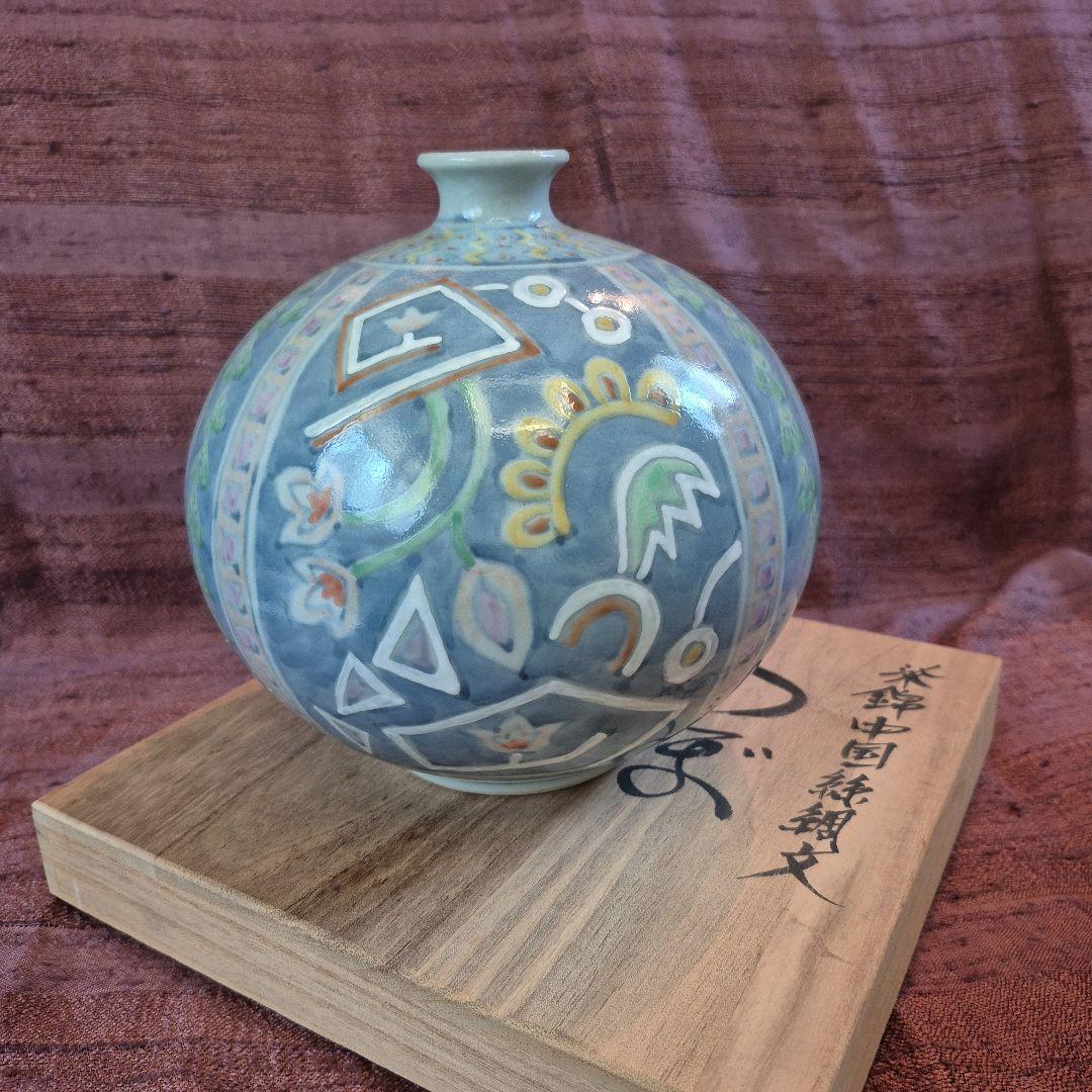 有田焼　五代走波　染錦魚紋飾り壺