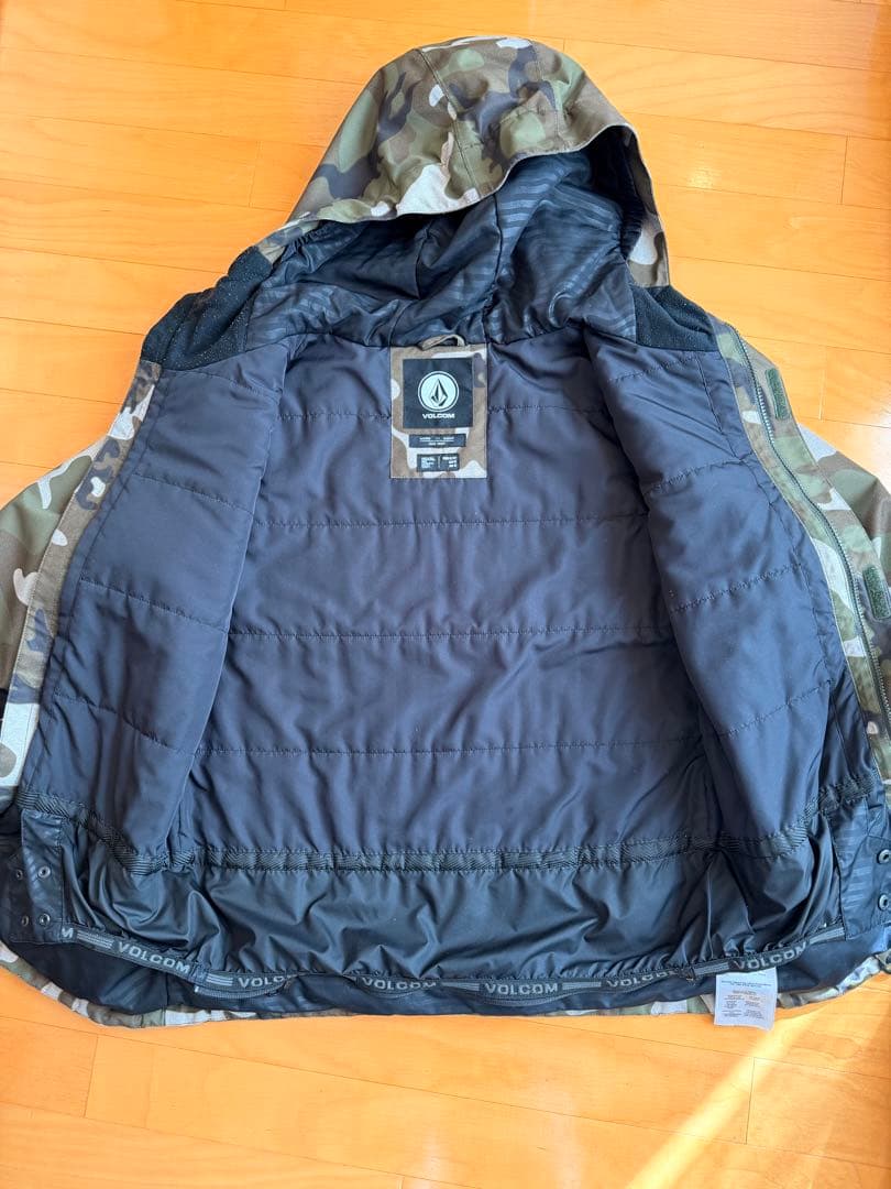 スノボー　ウェア　キッズ　VOLCOM 迷彩柄 ジャケット パンツ セット