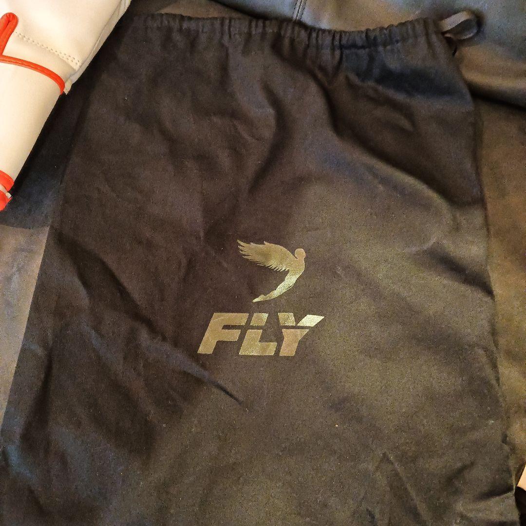 新品未使用 FLY ボクシンググローブ ホワイト/オレンジ