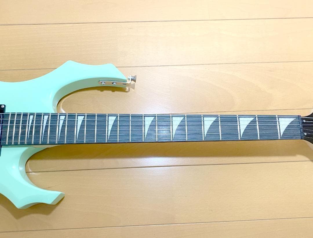 変形タイプ　エレキギター 　サーフグリーン　シンクロナイズドトレモロ