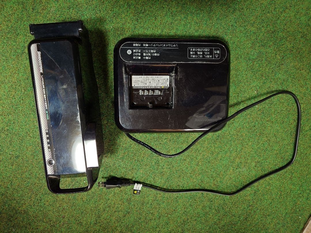 ブリヂストンアルベルトe26型3段変速、ネイビー 充電式ライト付き