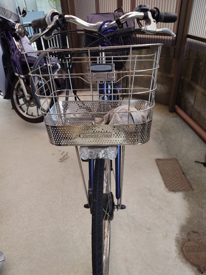 ブリヂストンアルベルトe26型3段変速、ネイビー 充電式ライト付き