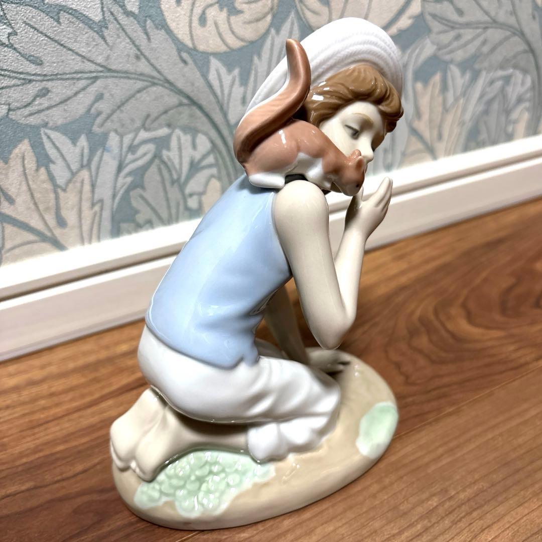 【美品】NADAL 陶器人形 リスに囁く少女
