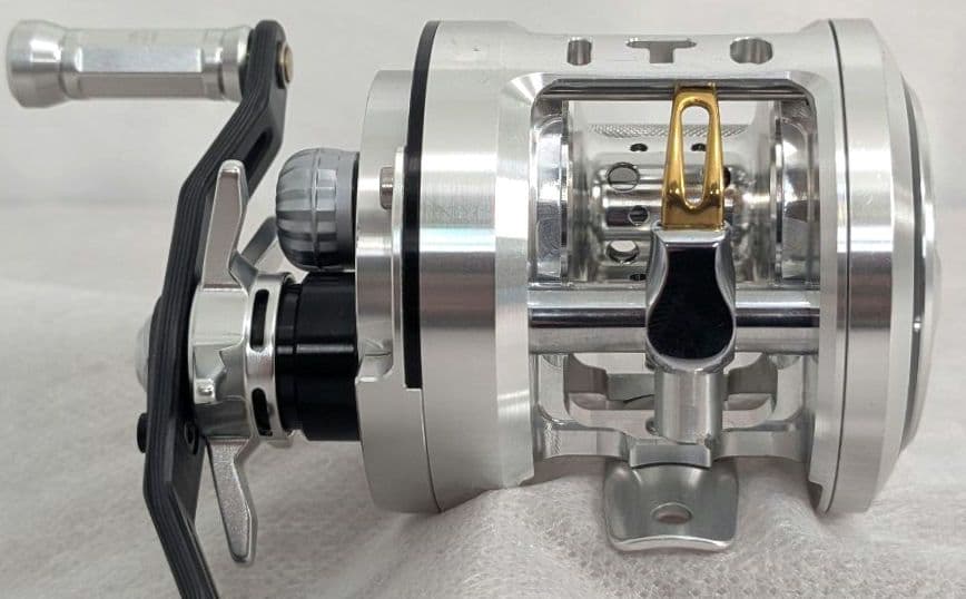 ヒ*タ様 Megabass×DAIWA MONOBLOCK 100XR RH