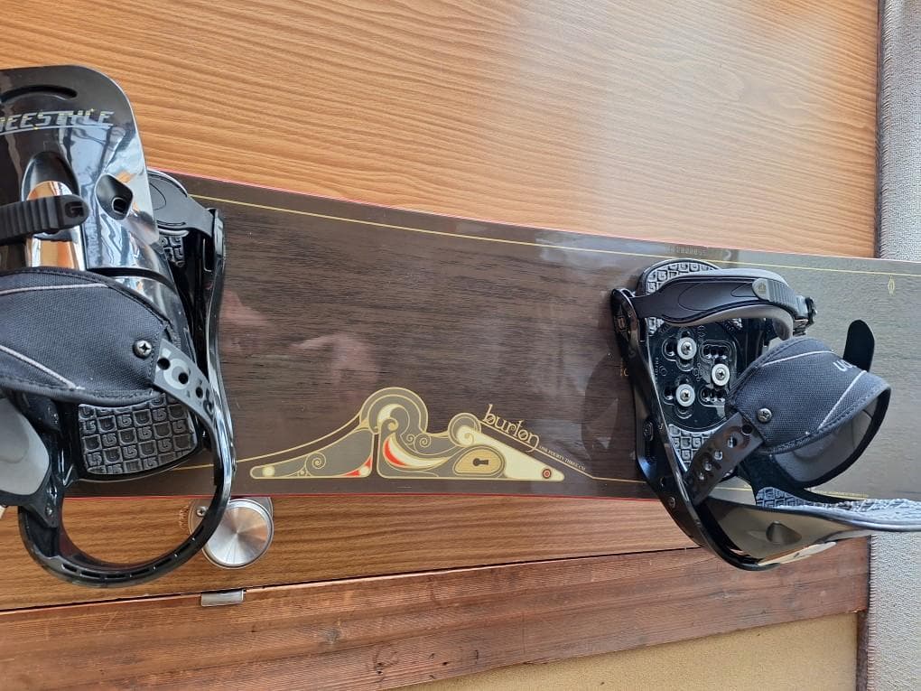 BURTON(バートン)AVENUE(アベニュー)スノーボード ビンディング付き