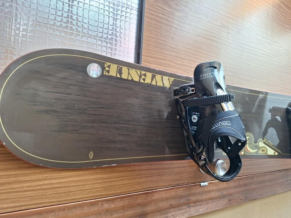 BURTON(バートン)AVENUE(アベニュー)スノーボード ビンディング付き