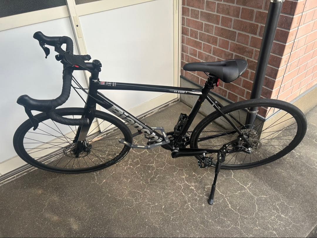 ロードバイク ブラック アルミフレーム ディスクブレーキ