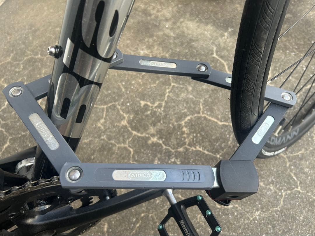 ロードバイク ブラック アルミフレーム ディスクブレーキ